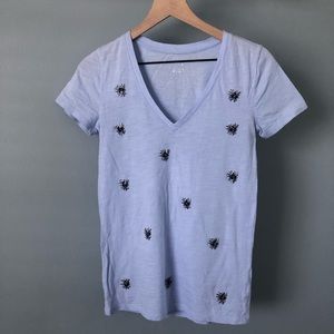 A.n.d ea wy . v neck t shirt beaded details